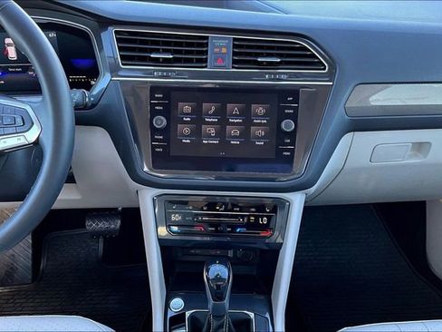 Used 2022 Volkswagen Tiguan SE image 6