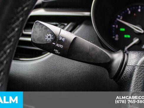 Used 2018 Toyota C-HR XLE image 27