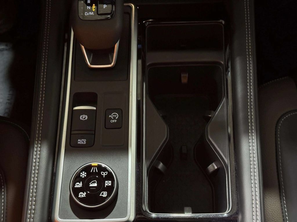 Used 2025 Nissan Pathfinder Platinum AWD/4WD image 17