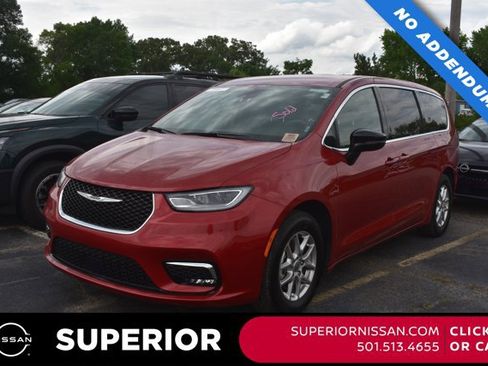 Used 2025 Chrysler Pacifica Select FWD image 1
