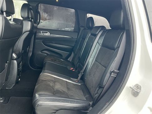 Used 2019 Jeep Grand Cherokee Altitude image 17