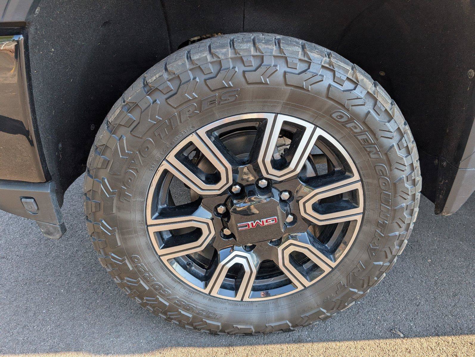 Used 2022 GMC Sierra 2500 AT4 w/ Gooseneck/5TH Wheel Package AWD/4WD image 11
