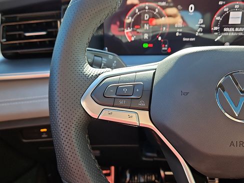 New 2026 Volkswagen Tiguan SE R-Line image 17