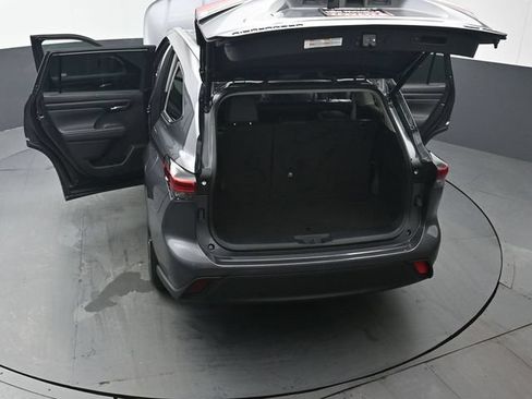 Used 2023 Toyota Highlander XLE AWD/4WD image 51