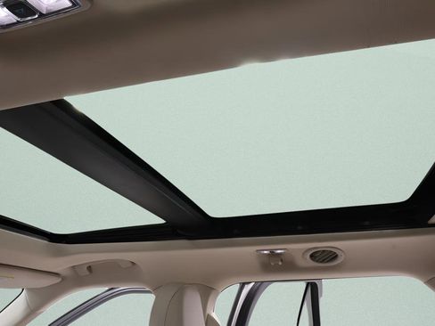 Used 2021 Ford Explorer XLT w/ Equipment Group 202A image 10