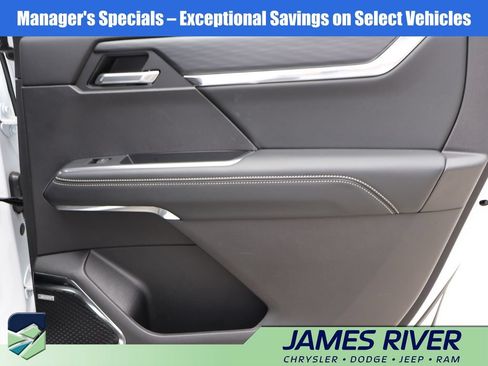 Used 2026 GMC Acadia Elevation w/ Elevation Premium Package AWD/4WD image 11