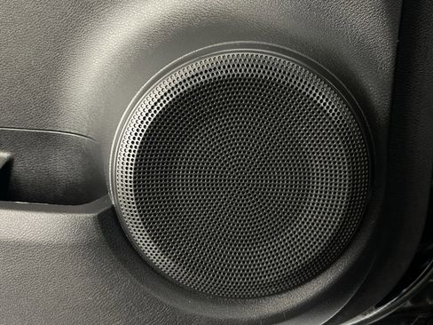 Used 2021 Nissan Kicks S image 32