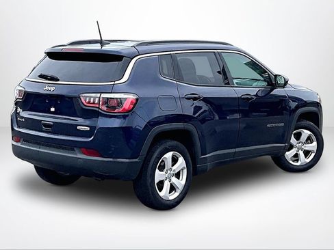 Used 2019 Jeep Compass Latitude w/ Cold Weather Group AWD/4WD image 3