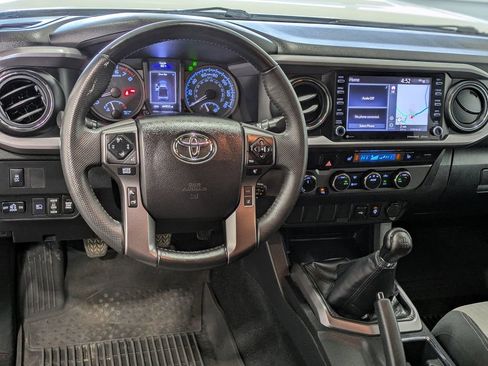 Used 2022 Toyota Tacoma TRD Sport w/ TRD Premium Sport Package AWD/4WD image 6