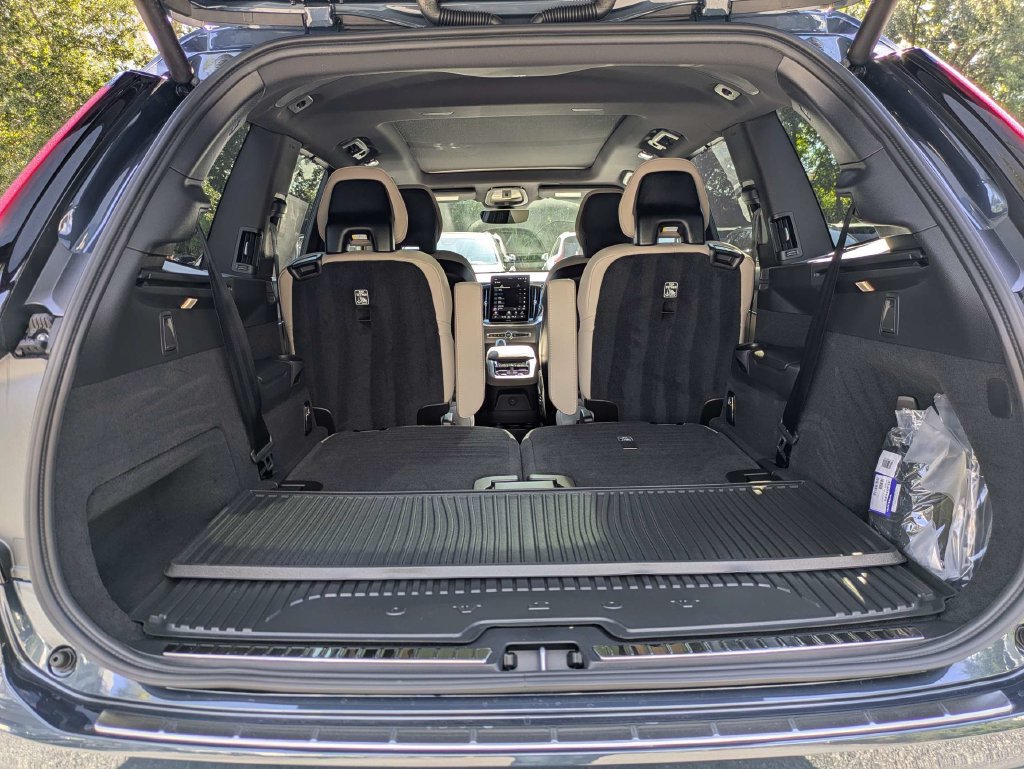 New 2027 Volvo XC90 T8 Plus AWD/4WD image 12