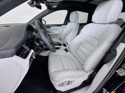 New 2026 Porsche Macan S image 5