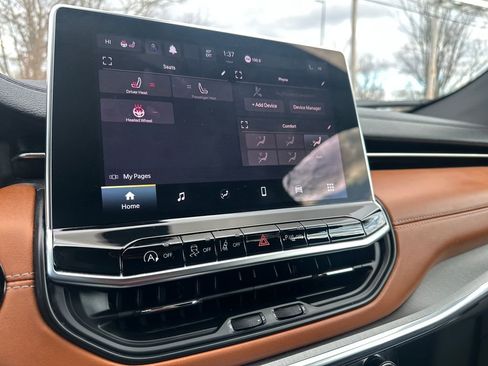 Used 2023 Jeep Compass Limited image 9