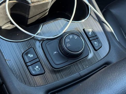 Used 2021 GMC Acadia SLT w/ Technology Package image 22