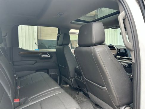 Used 2022 Chevrolet Silverado 1500 RST w/ Redline Edition AWD/4WD image 5