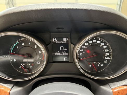 Used 2011 Jeep Grand Cherokee Limited w/ Trailer Tow Group IV AWD/4WD image 30