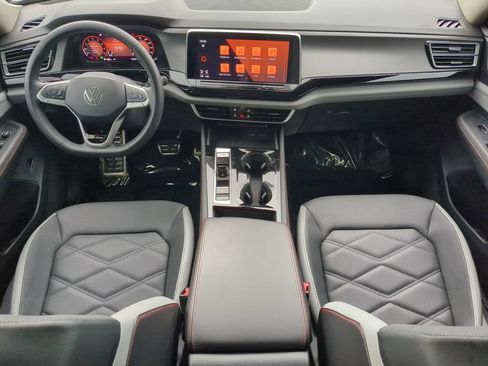 Certified 2025 Volkswagen Atlas Peak Edition SE AWD/4WD image 16