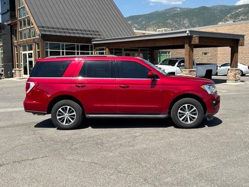 Used 2021 Ford Expedition XLT AWD/4WD image 3