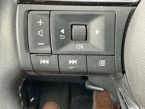 Used 2023 Nissan Rogue SV w/ SV Premium B Package image 15