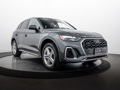 Certified 2023 Audi Q5 e Premium w/ Convenience Package AWD/4WD image 2