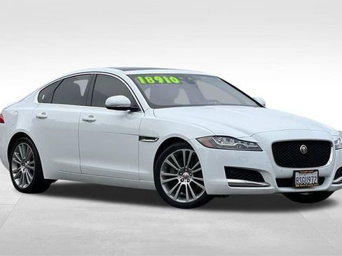 Used 2020 Jaguar XF Prestige image 2