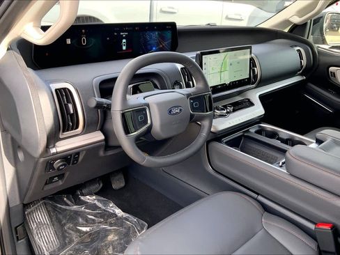 New 2025 Ford Expedition Active image 8