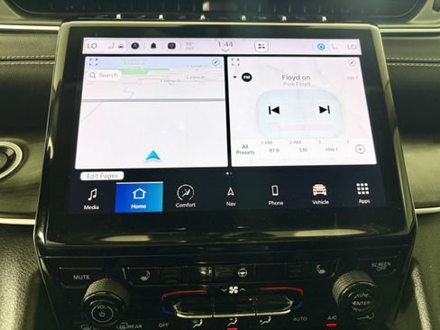 Used 2024 Jeep Grand Cherokee Limited w/ Black Appearance Package image 20