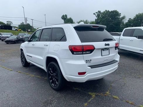 Used 2022 Jeep Grand Cherokee Laredo X AWD/4WD image 6
