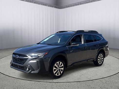 Used 2025 Subaru Outback Premium AWD/4WD image 1