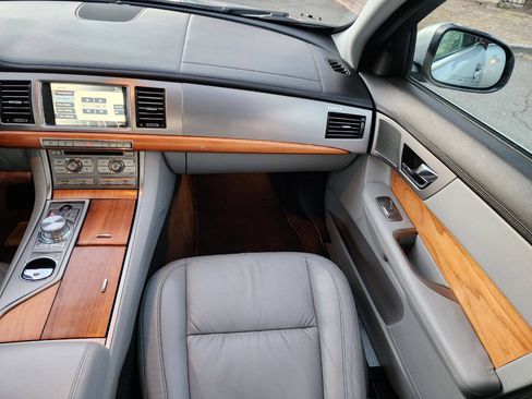 Used 2010 Jaguar XF Luxury RWD image 23