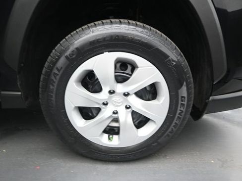 Used 2023 Toyota RAV4 LE FWD image 17