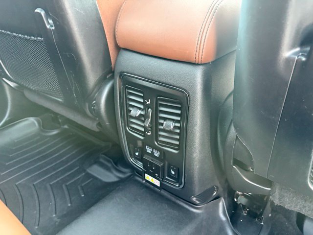 Used 2020 Jeep Grand Cherokee Overland AWD/4WD image 28