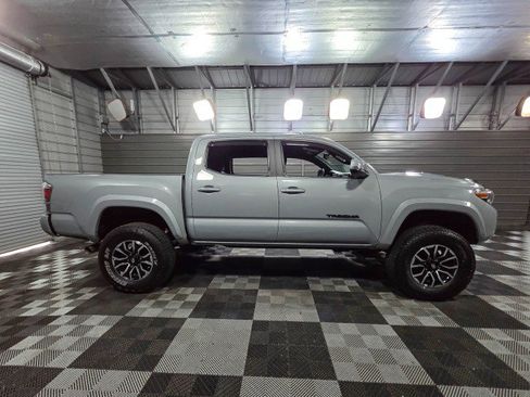 Used 2021 Toyota Tacoma TRD Sport w/ Technology Package AWD/4WD image 9