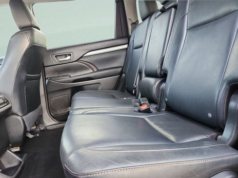 Used 2015 Toyota Highlander XLE FWD image 22