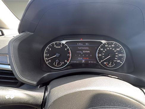 Used 2024 Nissan Altima 2.5 SV image 12