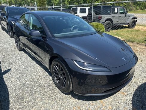 Used 2024 Tesla Model 3 Standard Range image 2