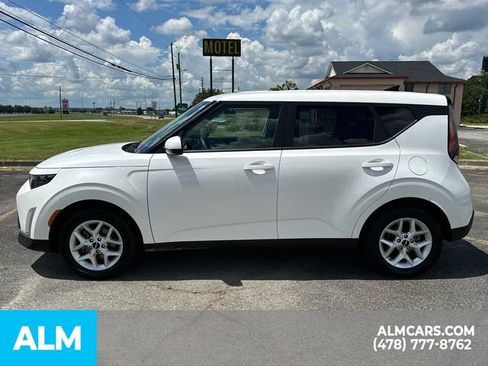 Used 2025 Kia Soul LX w/ LX Technology Package FWD image 9