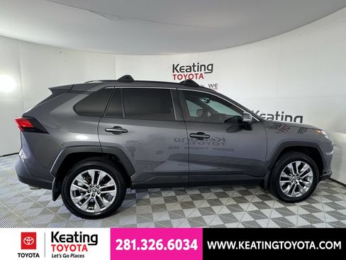 Used 2022 Toyota RAV4 XLE Premium FWD image 4