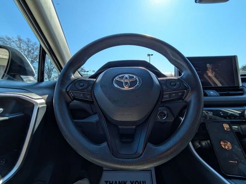 Used 2025 Toyota RAV4 XLE image 20