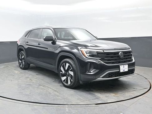 Used 2024 Volkswagen Atlas Cross Sport SE image 2