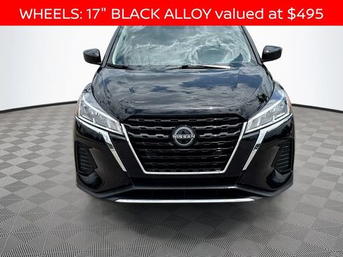Used 2023 Nissan Kicks SV w/ Exterior Package FWD image 2