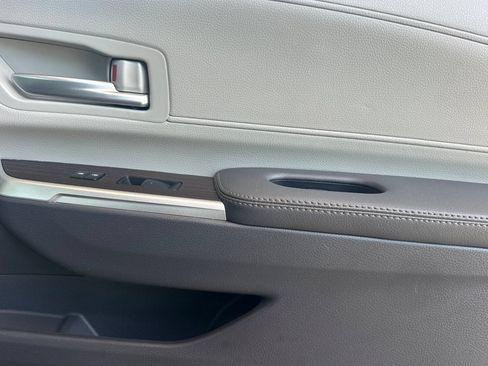 Certified 2022 Toyota Sienna XLE w/ XLE Plus Package FWD image 21