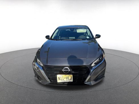 Used 2025 Nissan Altima 2.5 SV FWD image 3
