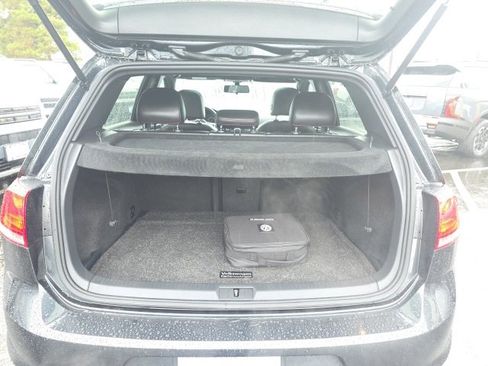 Used 2017 Volkswagen GTI SE image 25