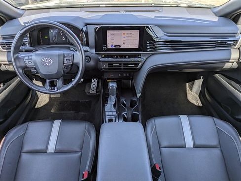 Used 2025 Toyota Camry SE image 15