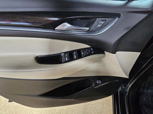 Used 2020 Buick Enclave Essence image 25