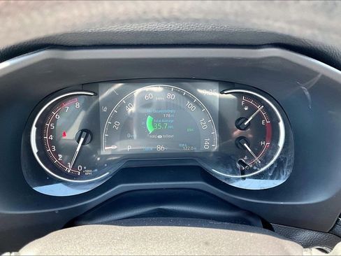 Used 2025 Toyota RAV4 XLE FWD image 24