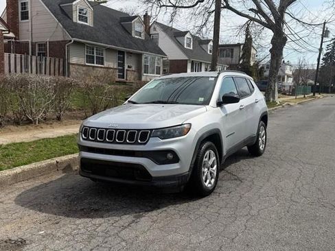 Used 2025 Jeep Compass Trailhawk AWD/4WD image 3