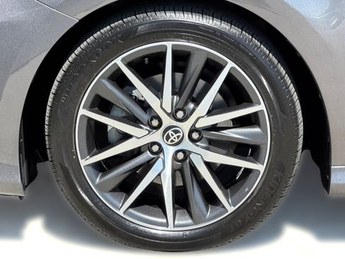 Used 2022 Toyota Camry XLE FWD image 13