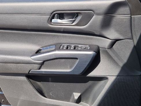 Certified 2024 Nissan Pathfinder SL FWD image 16