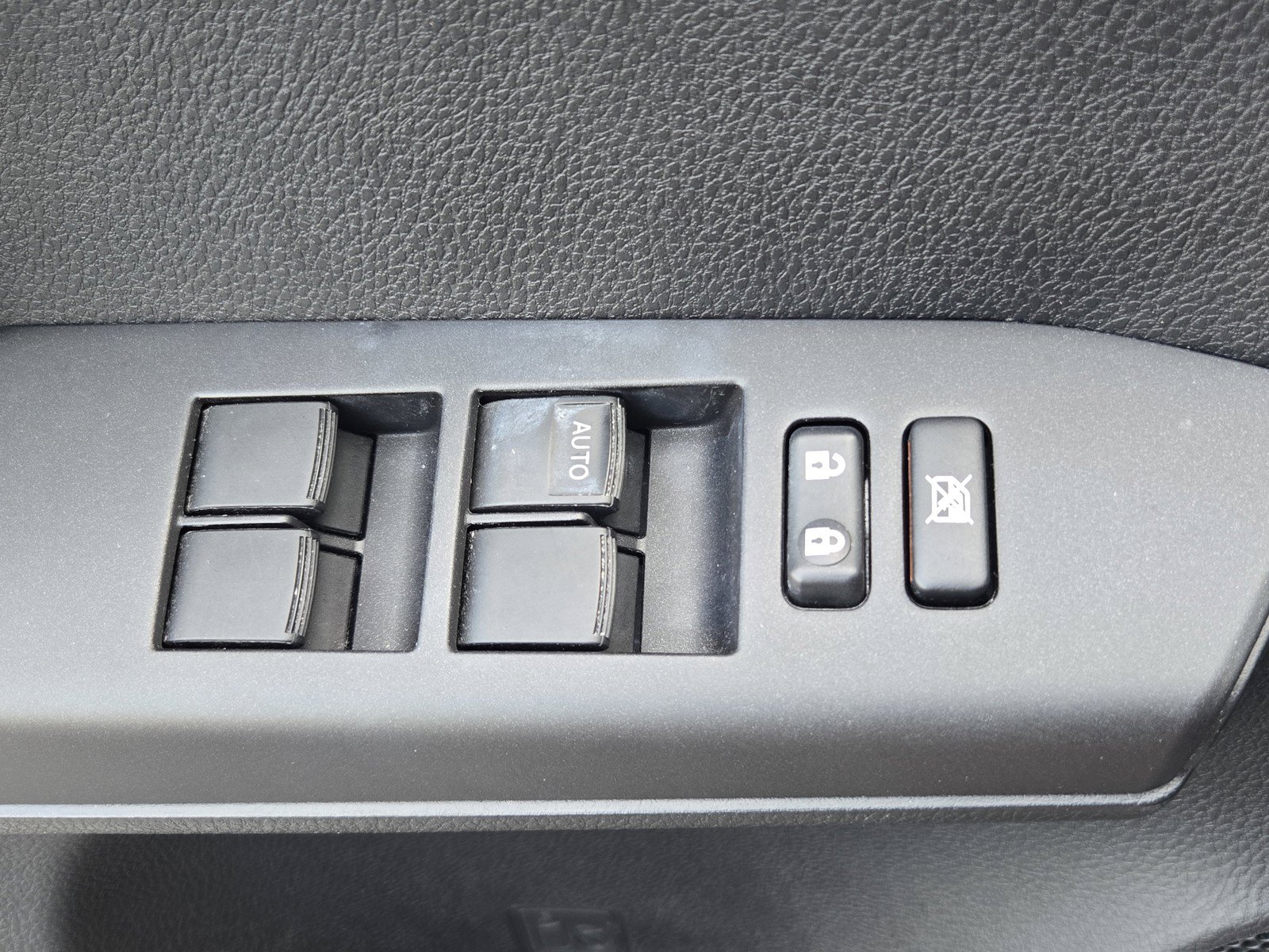 Used 2016 Toyota RAV4 LE FWD image 22